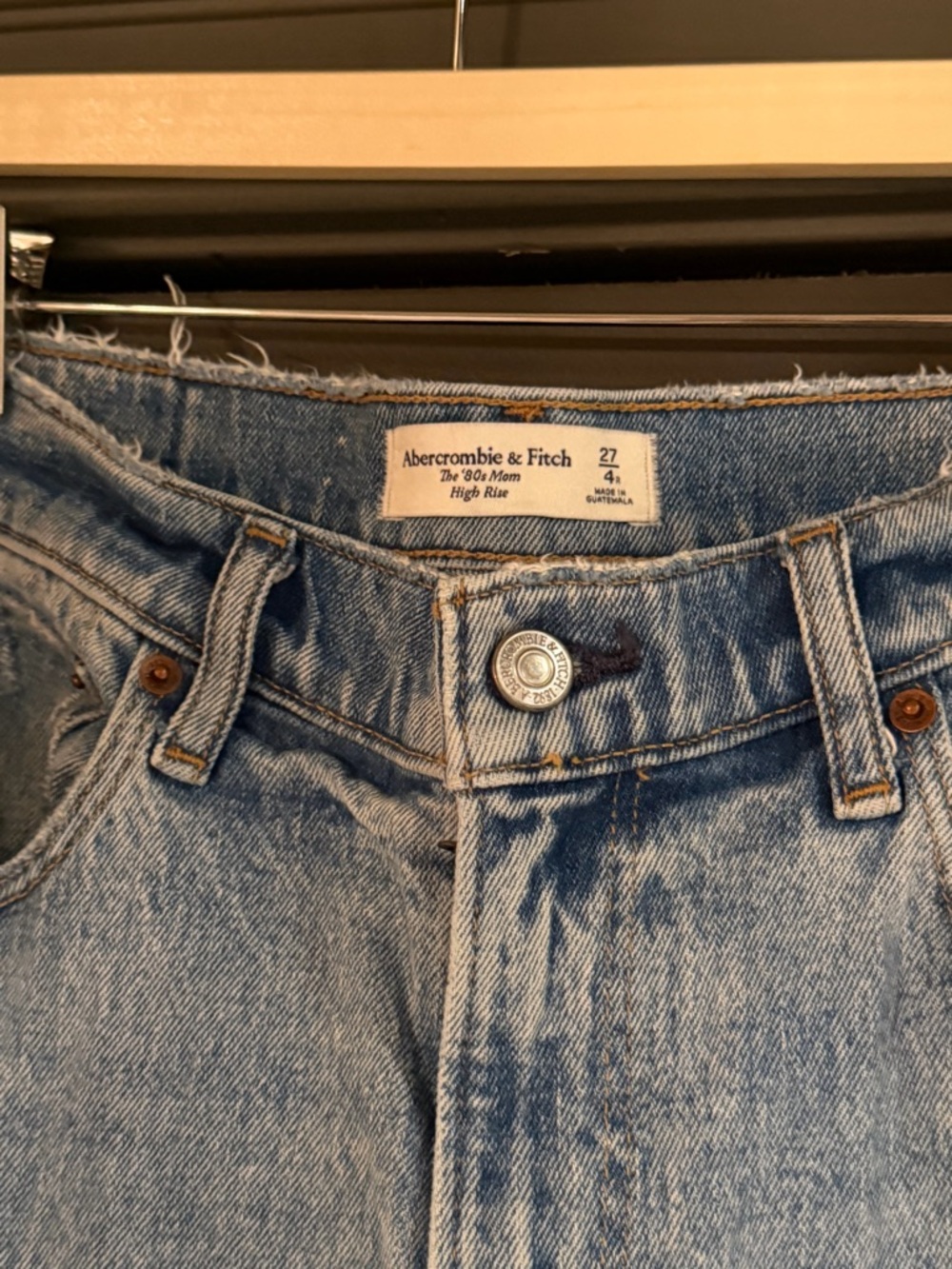 Abercrombie and Fitch the 80’s mom high rise jeans - Picture 3 of 3